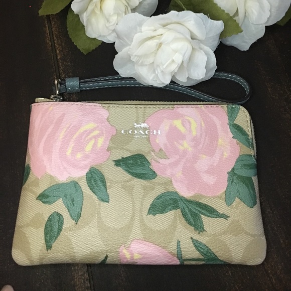 Coach Handbags - Authentic Coach corner zip Wristlet 🌸🌺🌸
